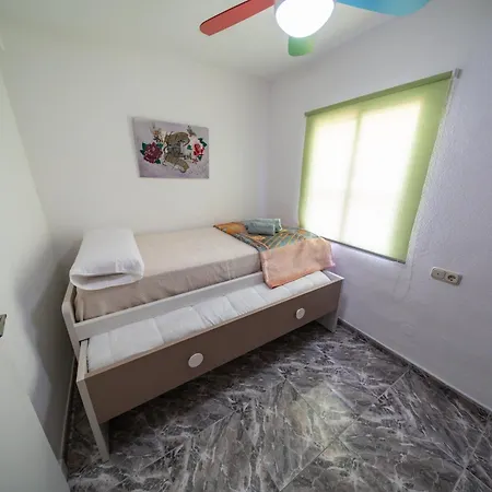 펜션 Casa Familiar En Segunda Linea Playa Con Parking 푸엔히롤라