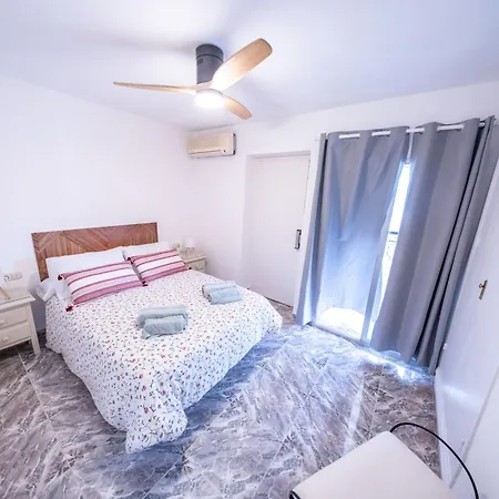 Casa Familiar En Segunda Linea Playa Con Parking * 푸엔히롤라